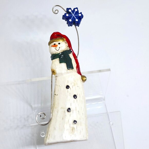 Vintage SNOWMAN with Wire Arms Holding a Snowflake Resin Pin Brooch - Picture 1 of 10
